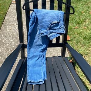 Beautiful blue washed short cropped jeans